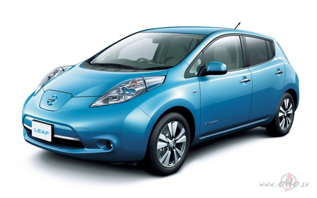 Nissan leaf store 2004